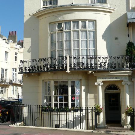 Adelaide House Hotel Лутън Екстериор снимка