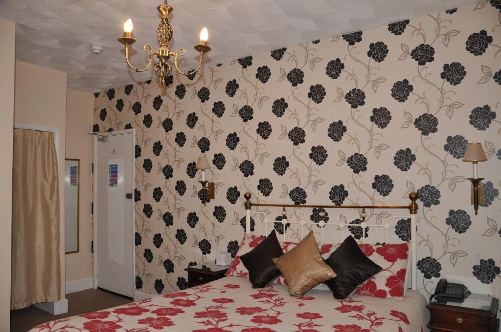 Adelaide House Hotel Лутън Стая снимка
