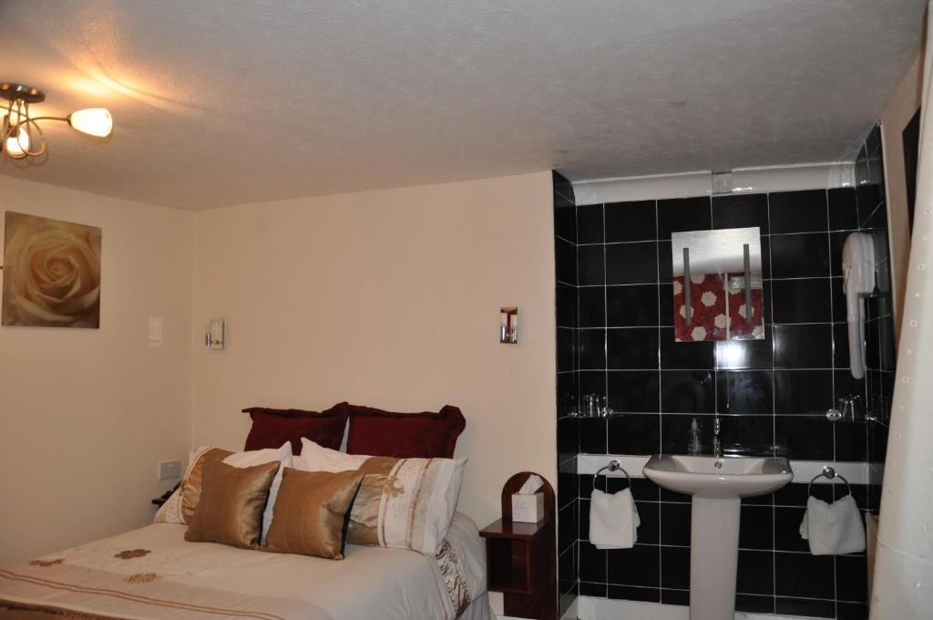 Adelaide House Hotel Лутън Стая снимка