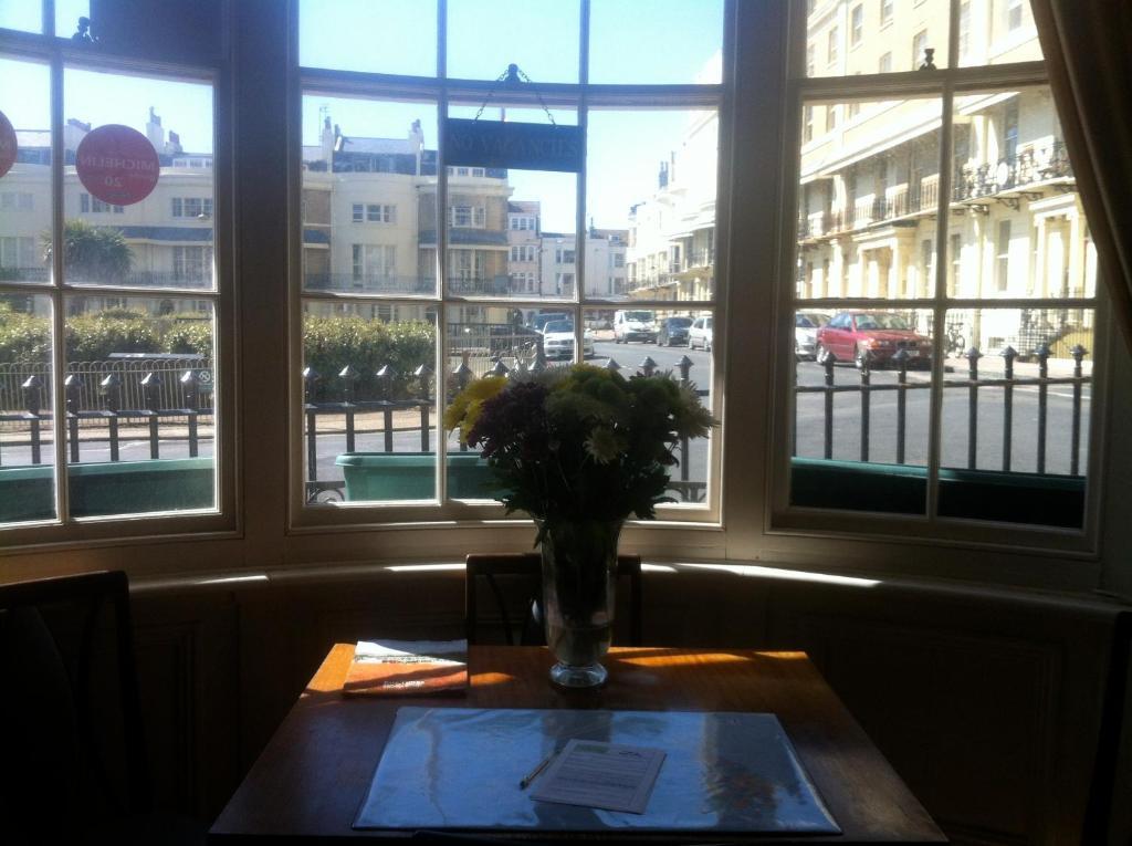 Adelaide House Hotel Лутън Екстериор снимка